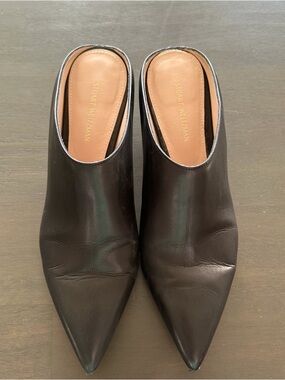 Stuart Weitzman Black Pointed-Toe Leather Mules